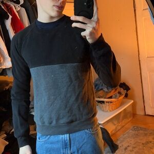 Tahari Men's Dark and Light Gray Crewneck Sweater